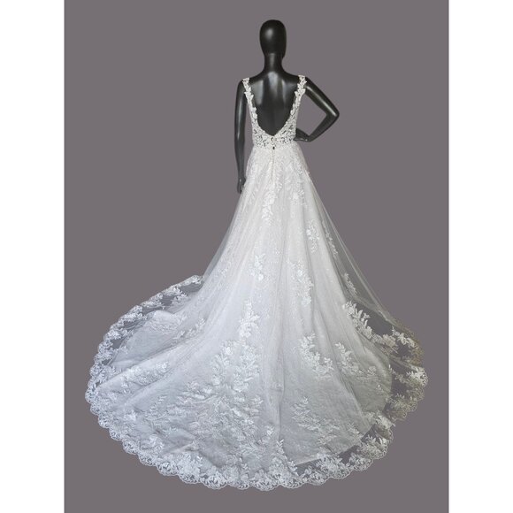 NWOT Ivory Illusion Neckline Plunge A-Line Floral Lace Wedding Gown - Morilee - Picture 5 of 12